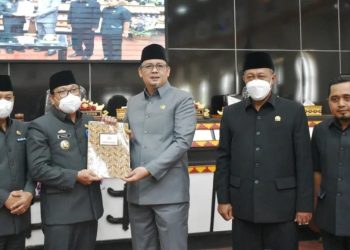 DPRD Kota Metro Gelar Rapat Paripurna, Penandatanganan Nota Kesepakatan Bersama Pemkot Metro