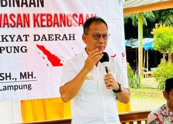 Ketua DPRD Lampung Mingrum Gumay Ajarkan Ideologi Pancasila Di SMAN 1 Padang Ratu